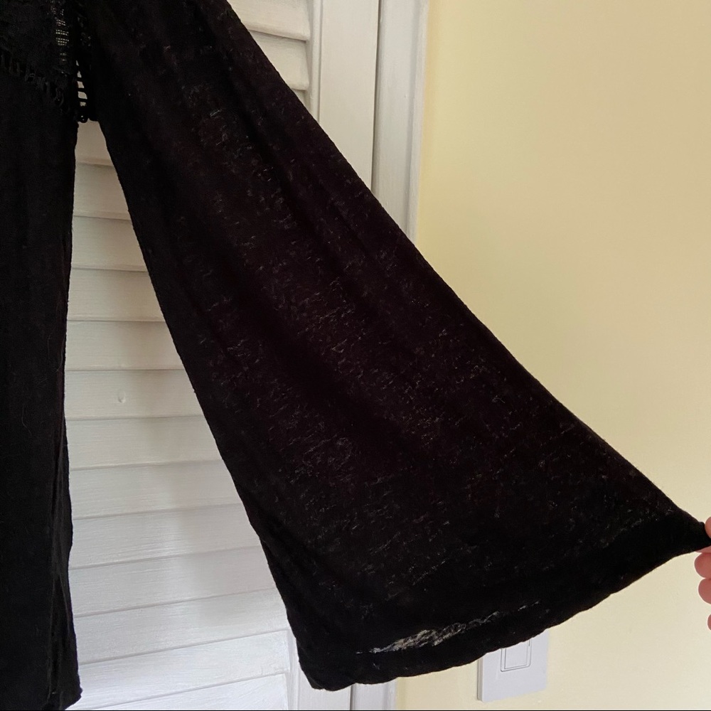 {Lucky Brand} Black Long Sleeve Shirt with Flare Sleeves and Lace Design - M - Picture 3 of 6